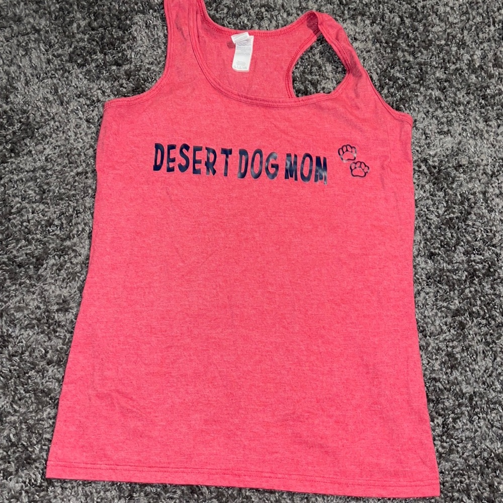🎀 5x$25 🎀 “Desert Dog Mom” Racerback Tank. Small